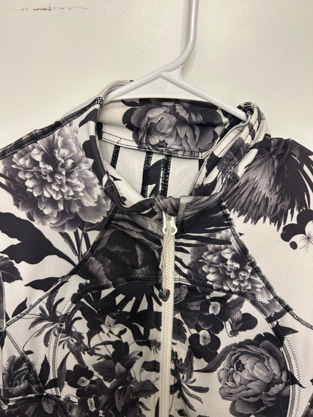 Lululemon Forme Jacket II Floral Brisk Bloom Black White Cuffins - Picture 5 of 12